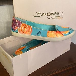 NWT naturalizer fabric flats with gold trim